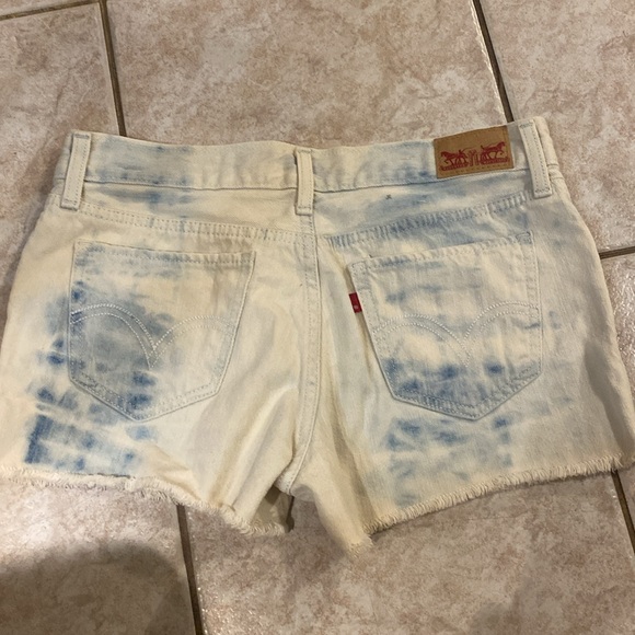 Levi jean shorts, size 5 - Picture 2 of 3